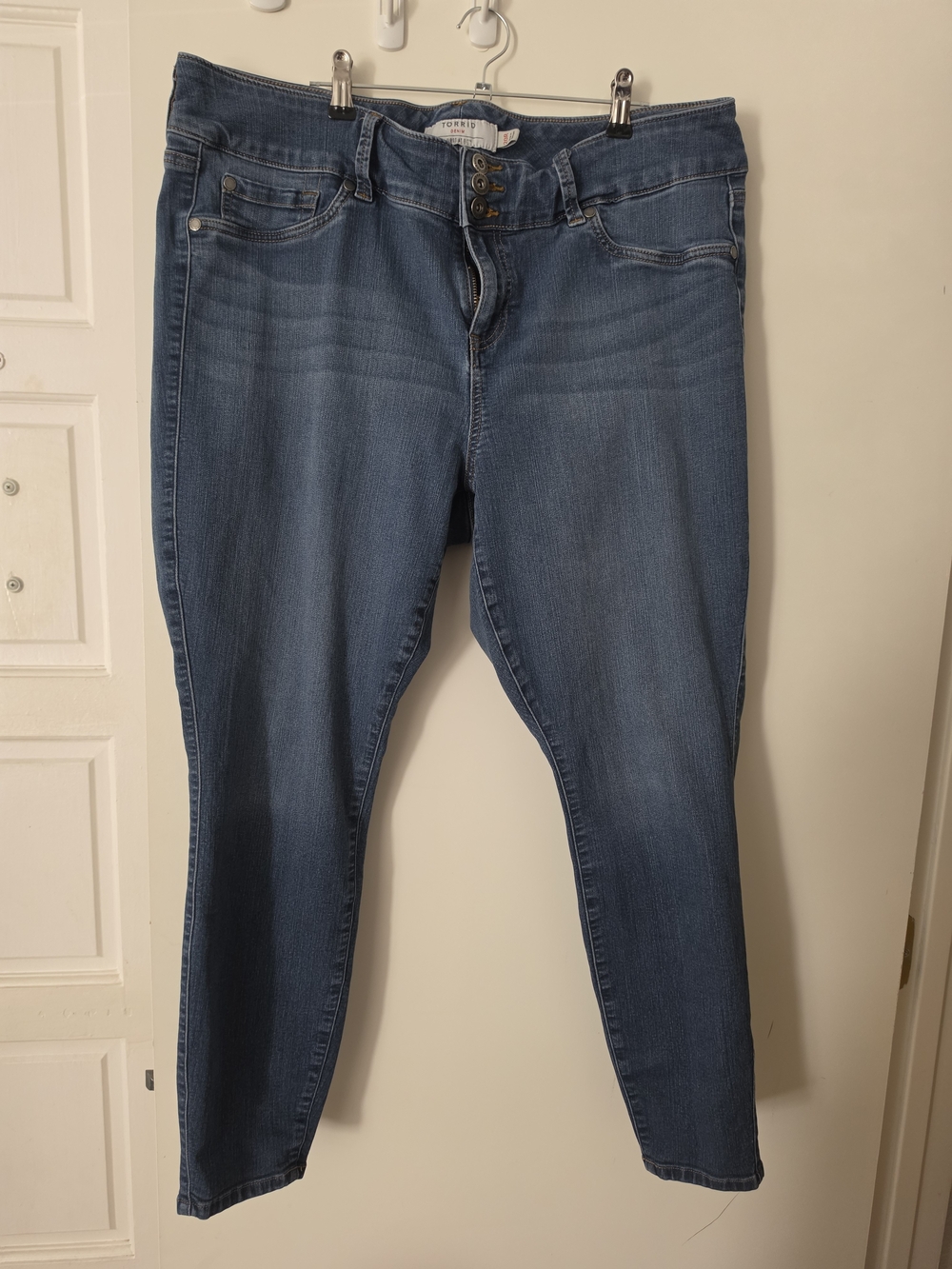 Torrid Denim First at Fit Women’s 20R Medium Wash Skinny Jeans Button Fly